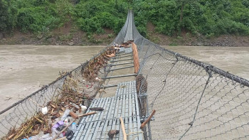 बाढीले झोलुंगे पुलमा क्षति पुर्‍याउँदा किसान समस्यामा